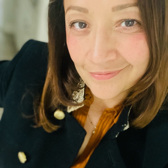 Poshmark profile picture for @oliva